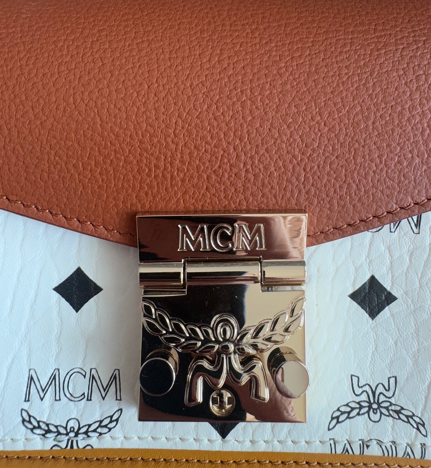 حقيبة MCM Mini Flap ثنائية الاتجاه - ثلاثية الألوان