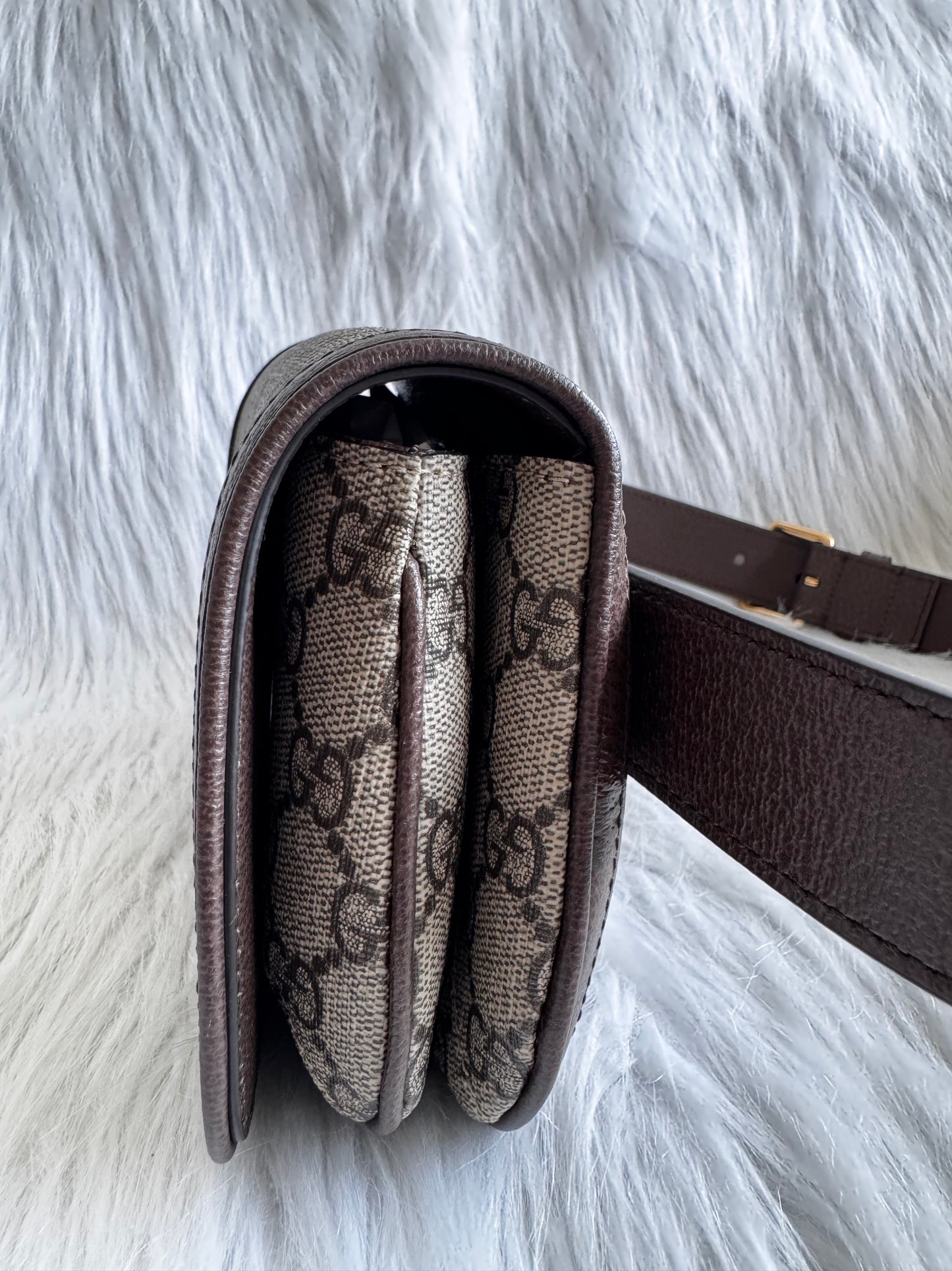 حقيبة كتف صغيرة Gucci GG Marmont - حمراء
