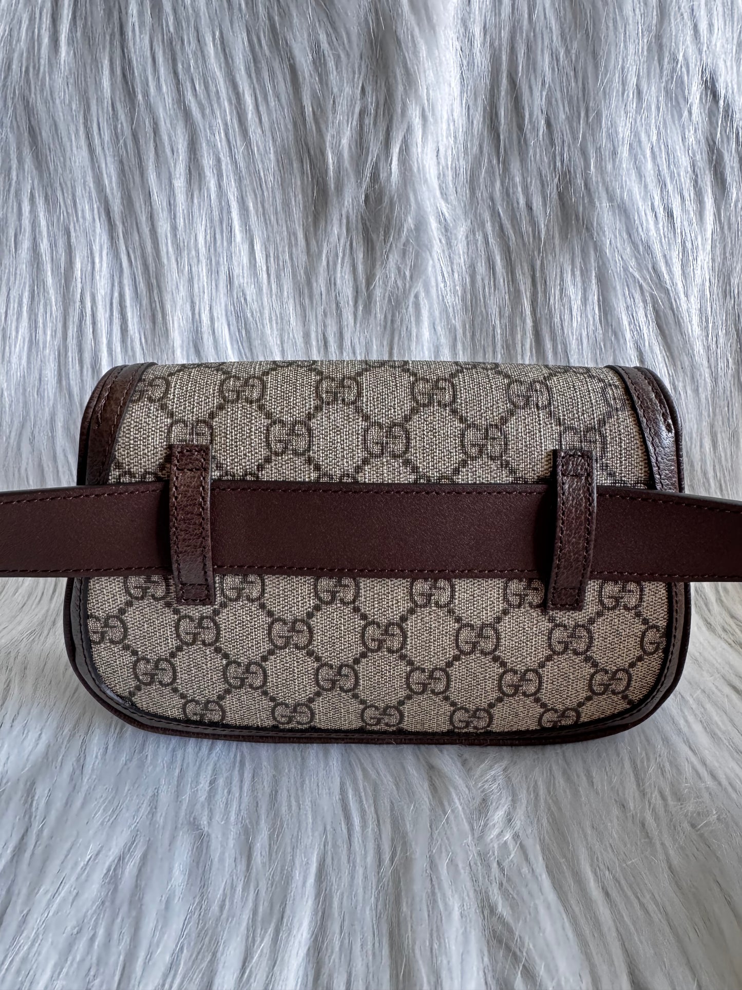 حقيبة كتف صغيرة Gucci GG Marmont - حمراء