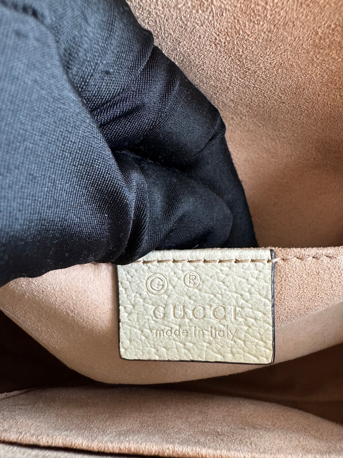 حقيبة كتف صغيرة Gucci GG Marmont - حمراء