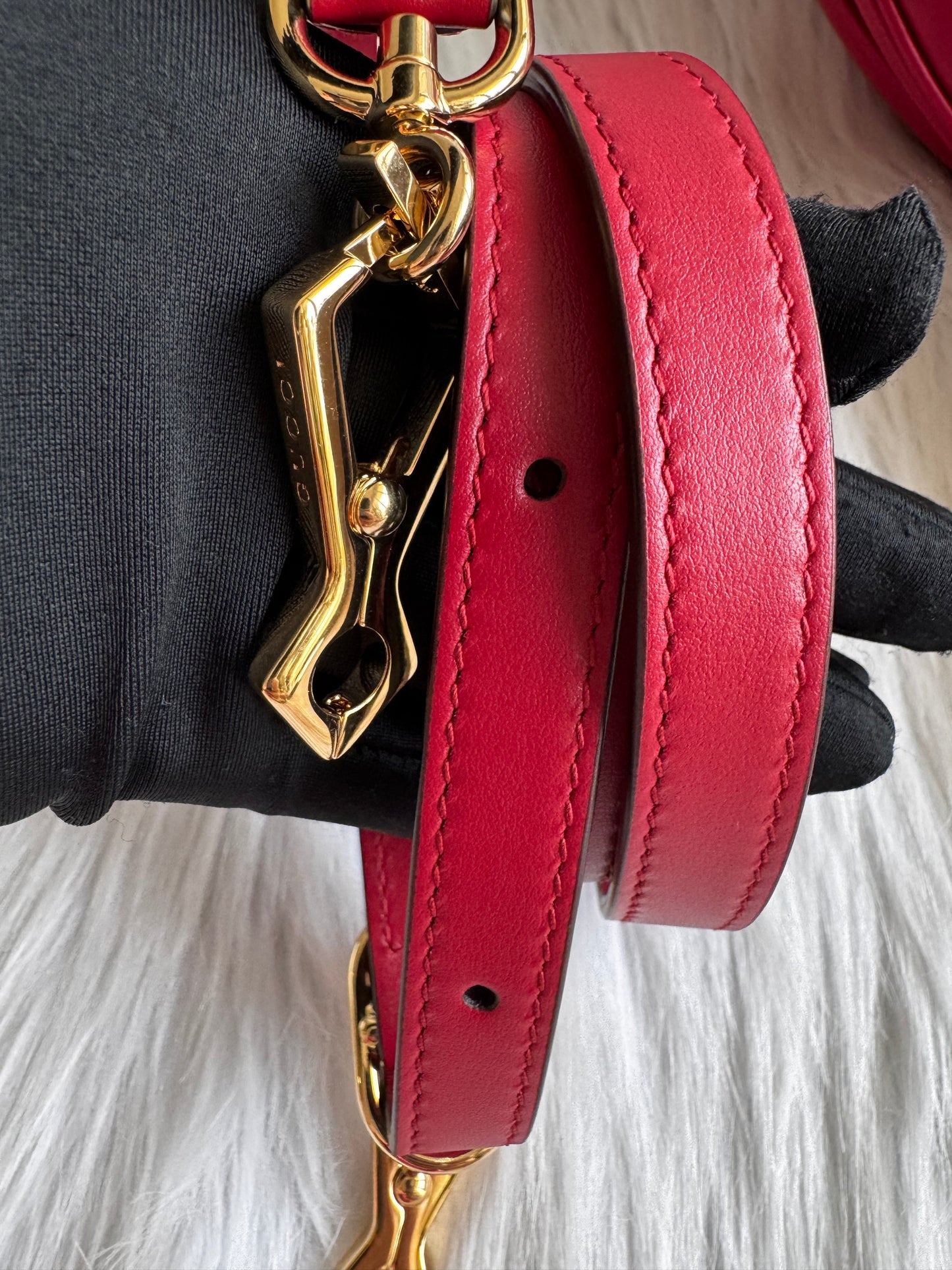 حقيبة كتف صغيرة Gucci GG Marmont - حمراء