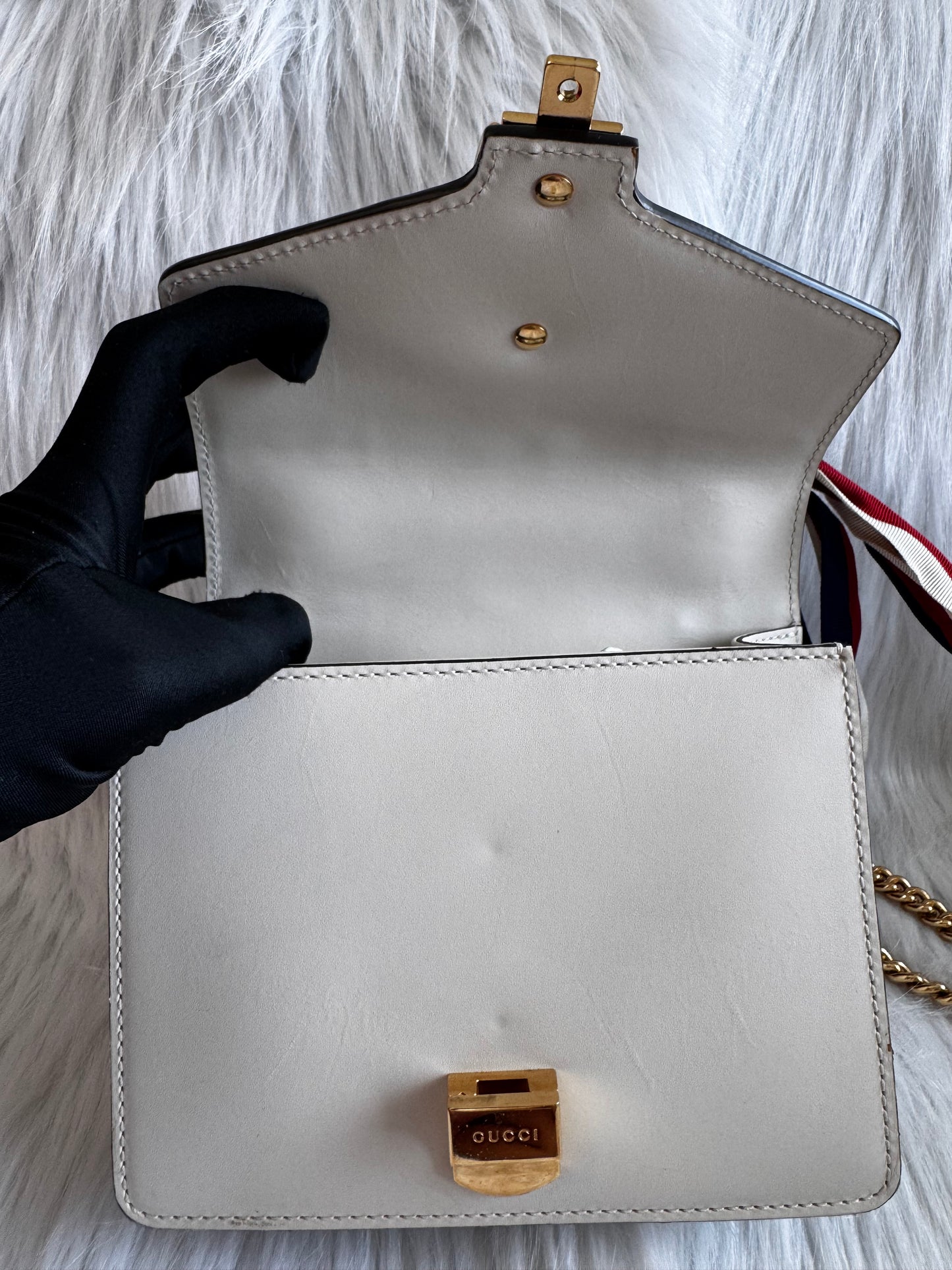 حقيبة كتف صغيرة Gucci GG Marmont - حمراء