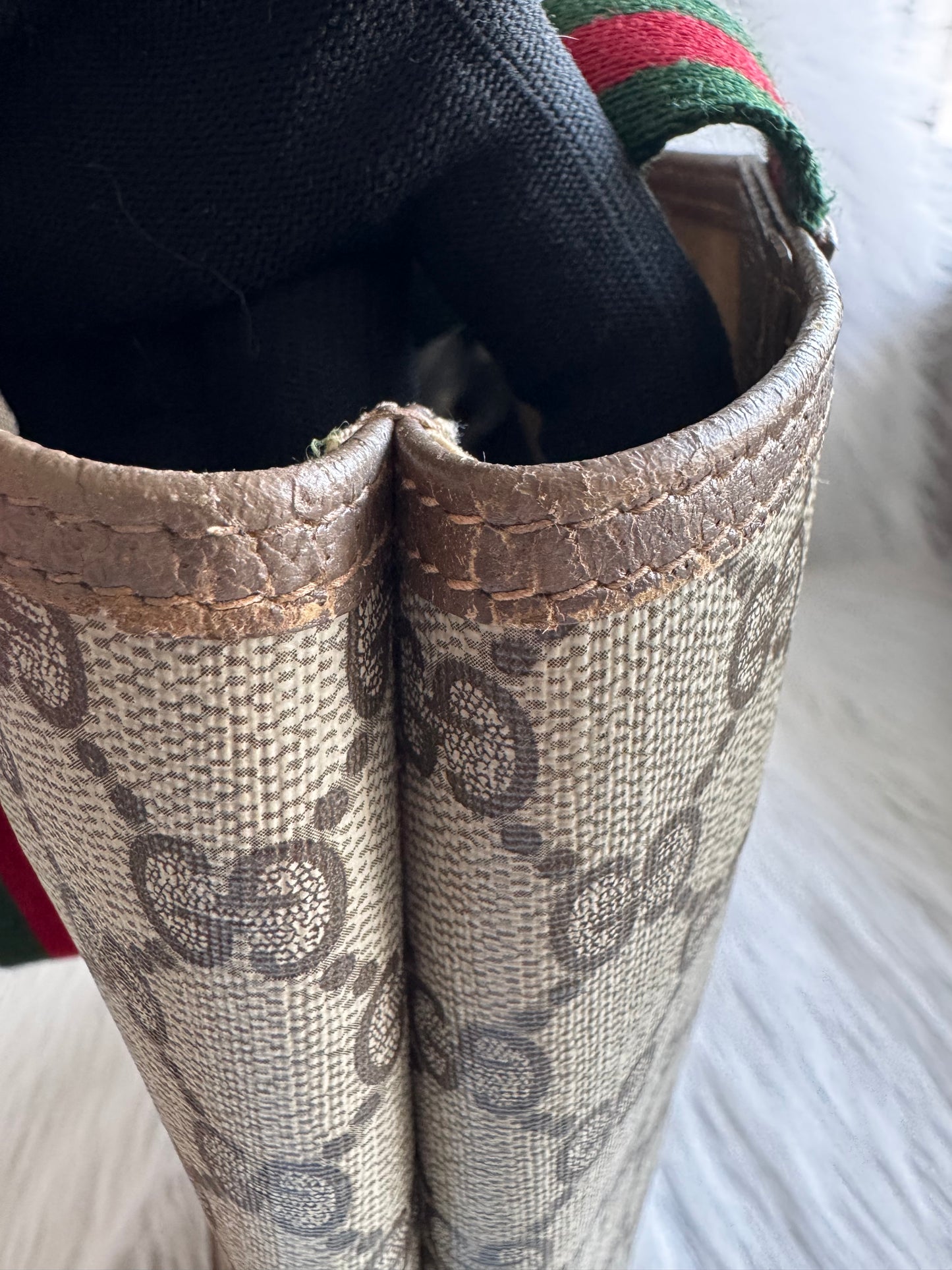 حقيبة كتف صغيرة Gucci GG Marmont - حمراء