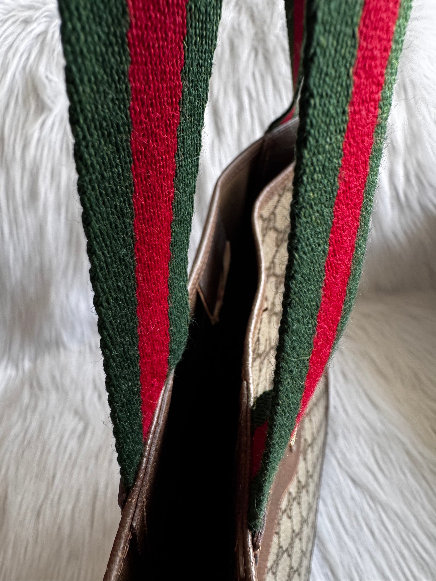 حقيبة كتف صغيرة Gucci GG Marmont - حمراء