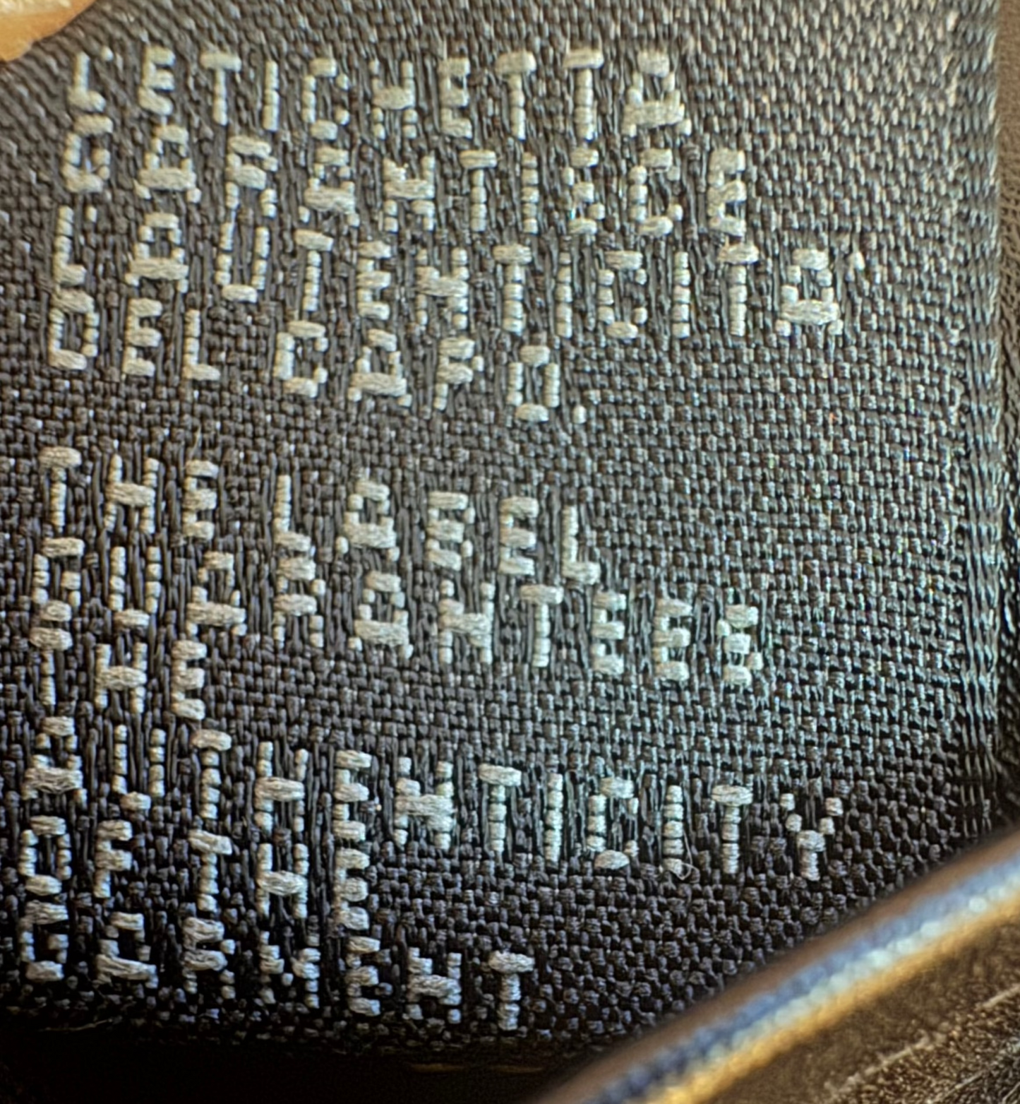 محفظة فندي زوكا ثنائية الطي طويلة