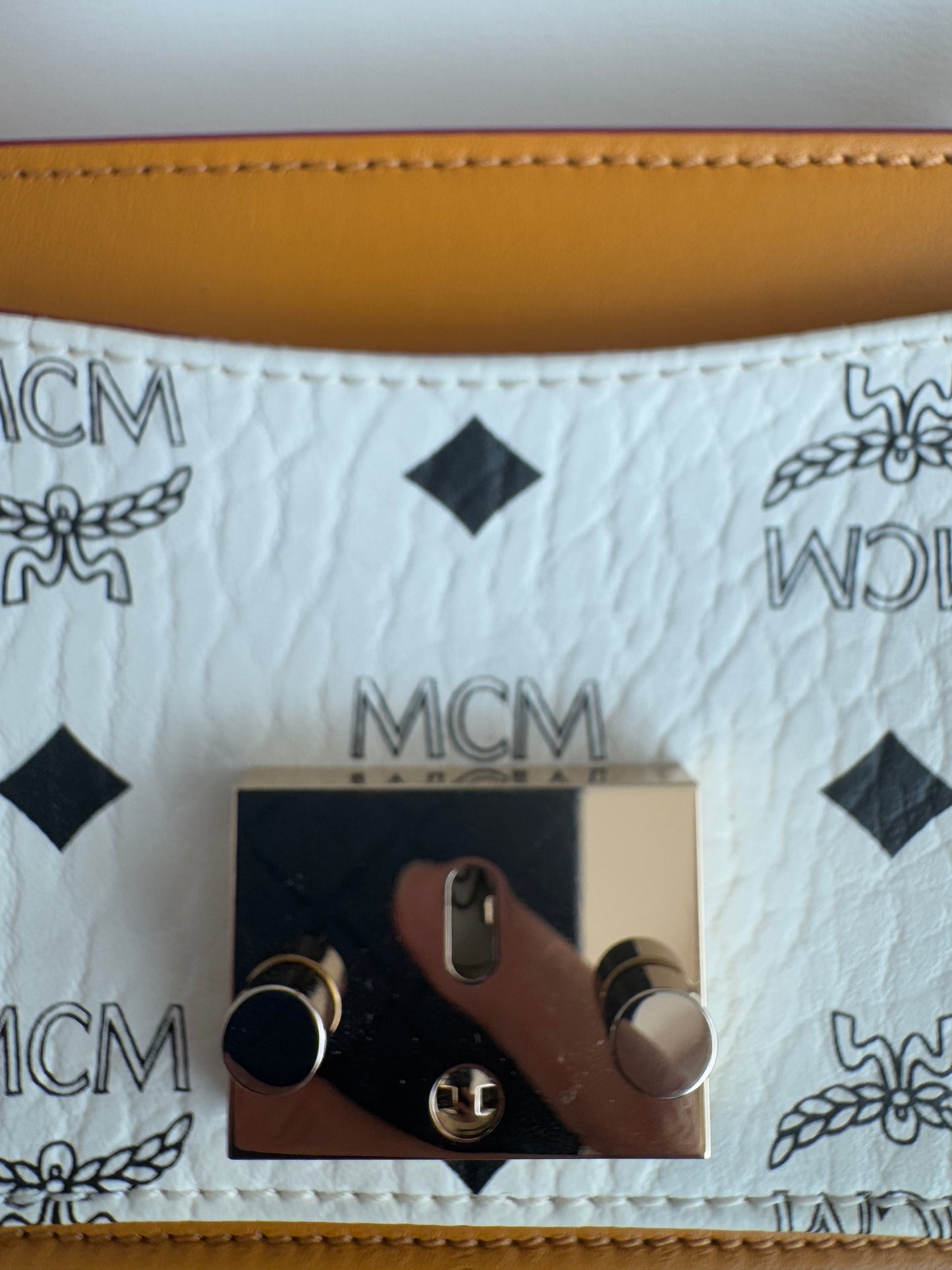 حقيبة MCM Mini Flap ثنائية الاتجاه - ثلاثية الألوان