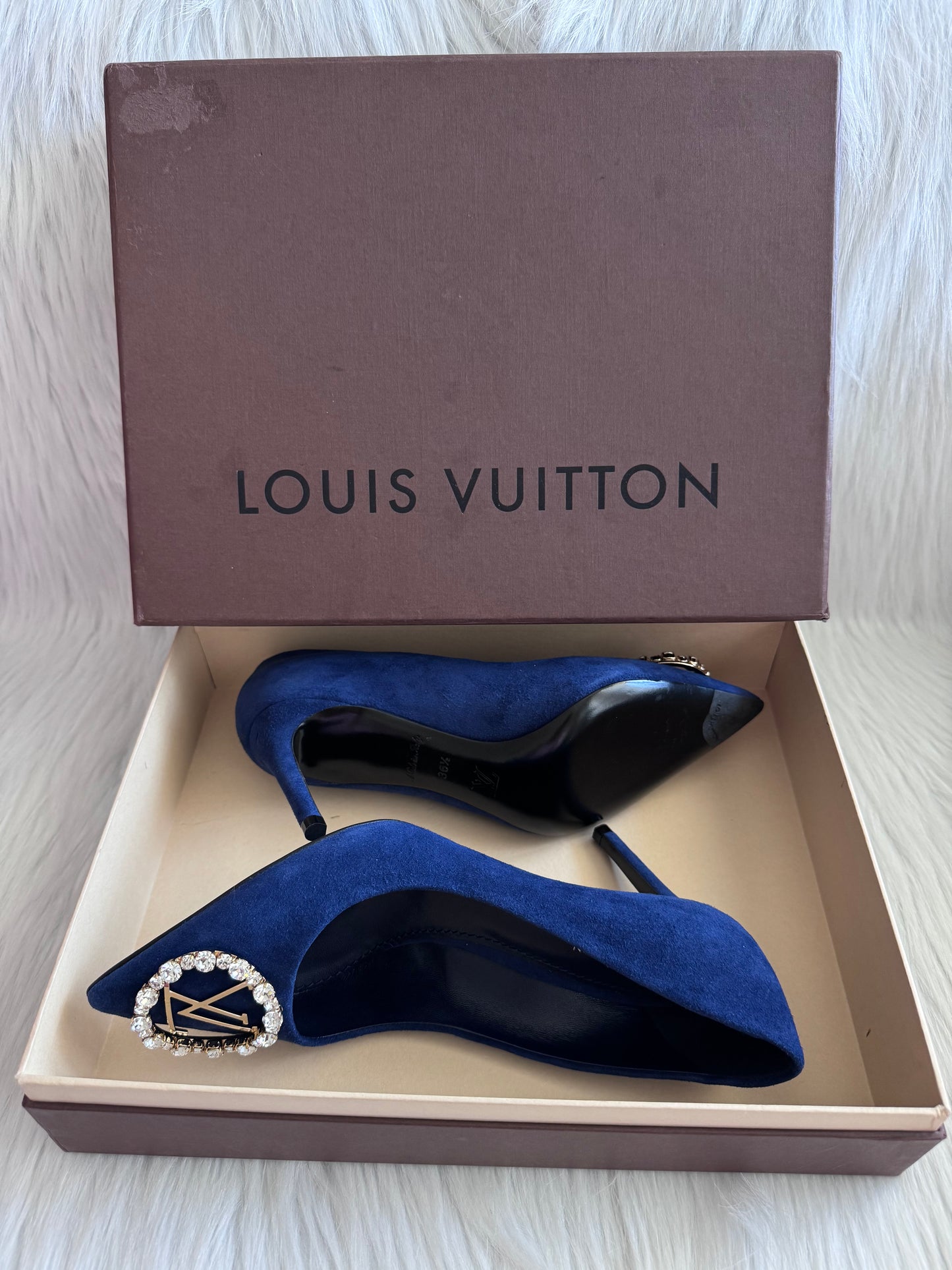 Louis Vuitton Madeleine Line Suede Blue Pump size 36.5