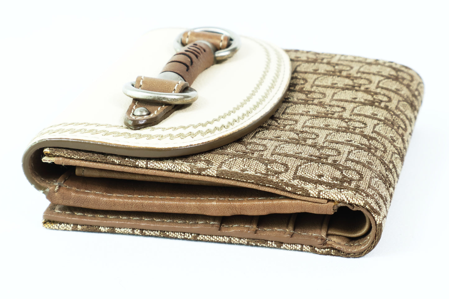 محفظة كريستيان ديور ثنائية الطي