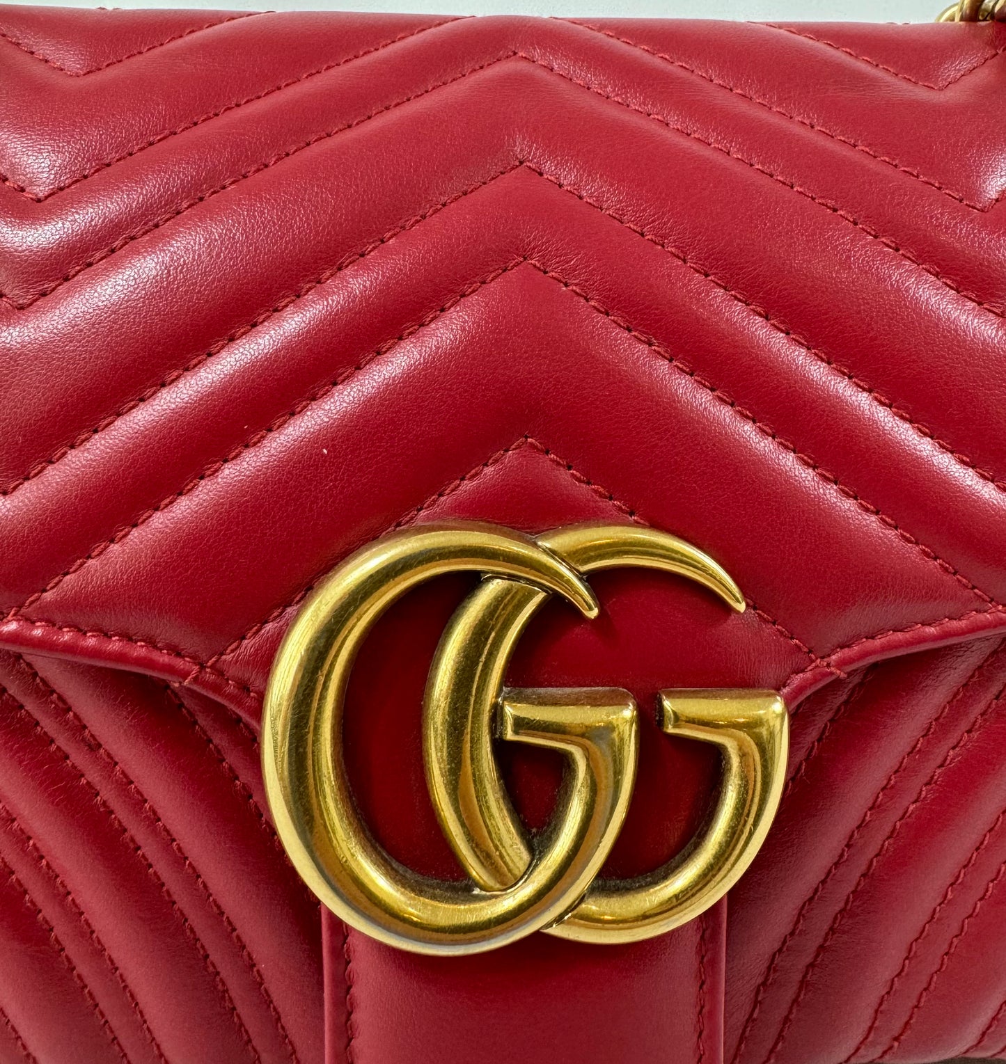 حقيبة كتف صغيرة Gucci GG Marmont - حمراء