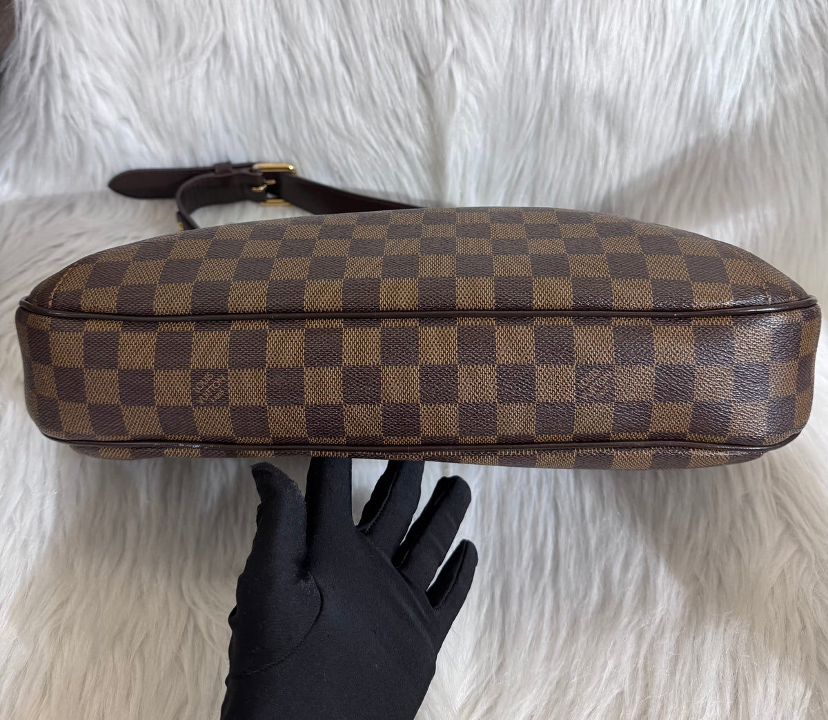 Louis Vuitton Damier Ebene Thames GM Shoulder Bag