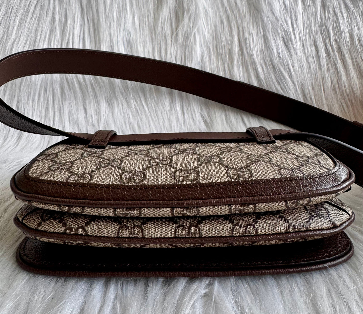 حقيبة كتف صغيرة Gucci GG Marmont - حمراء