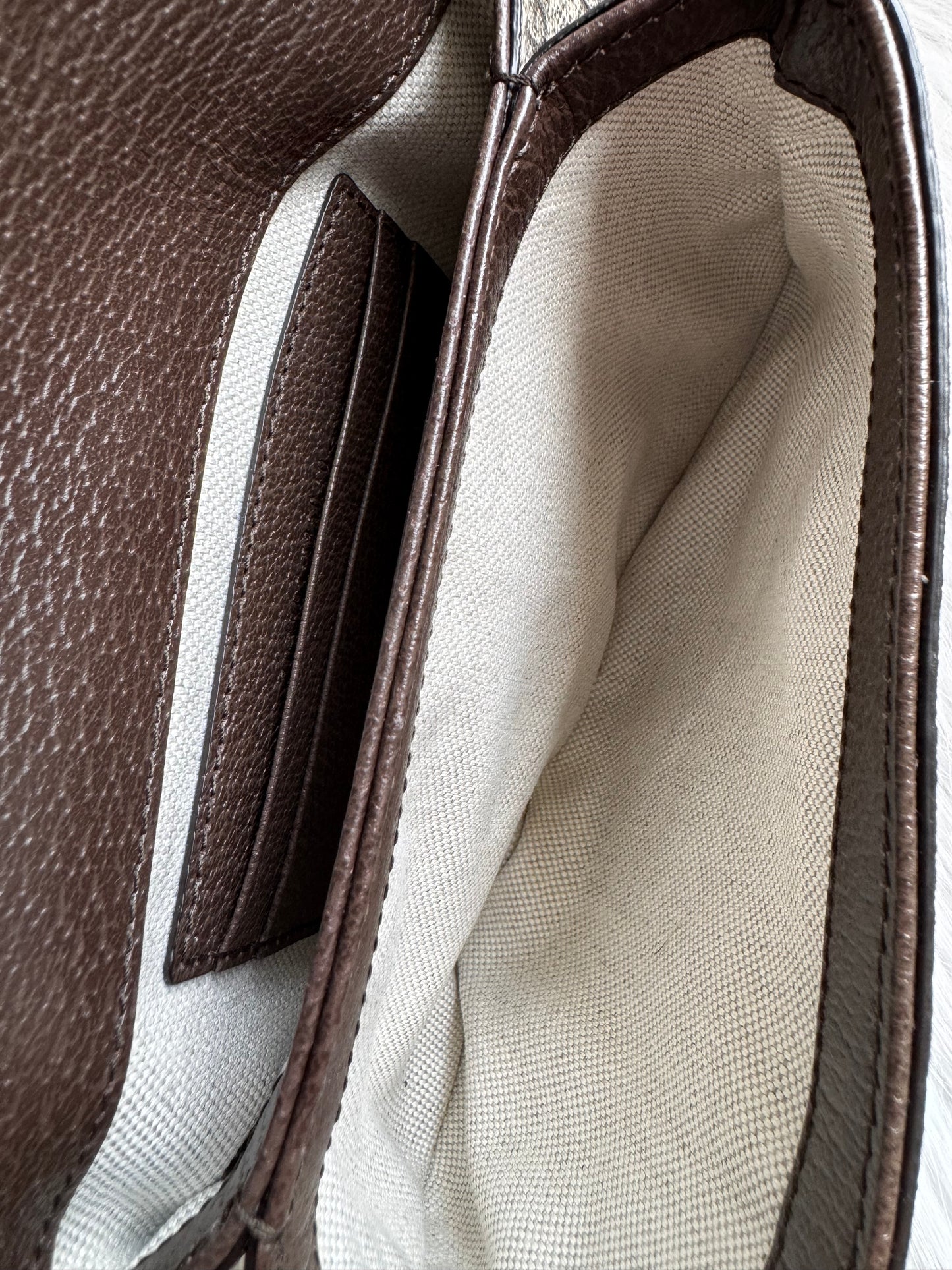 حقيبة كتف صغيرة Gucci GG Marmont - حمراء