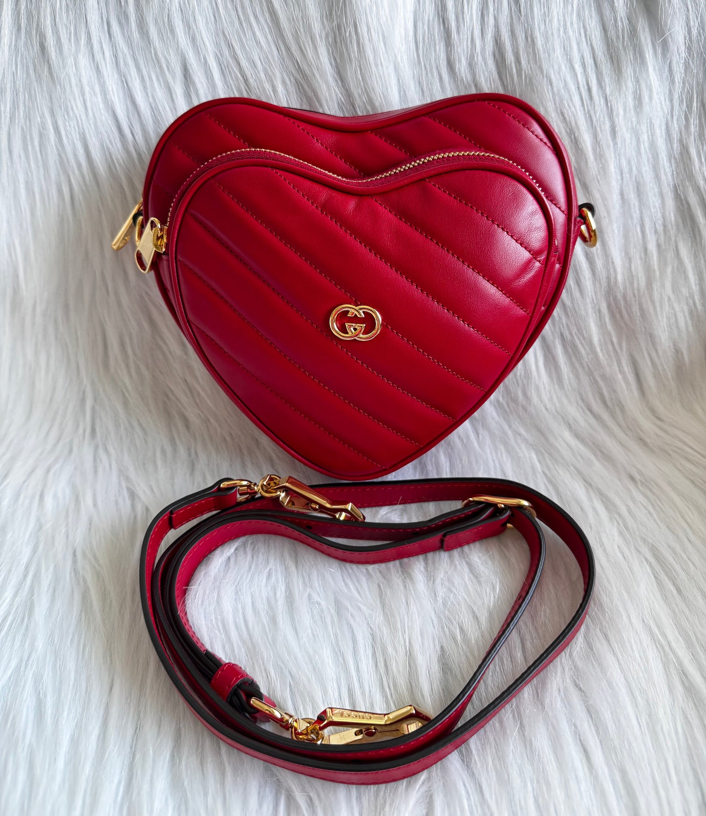 حقيبة كتف صغيرة Gucci GG Marmont - حمراء