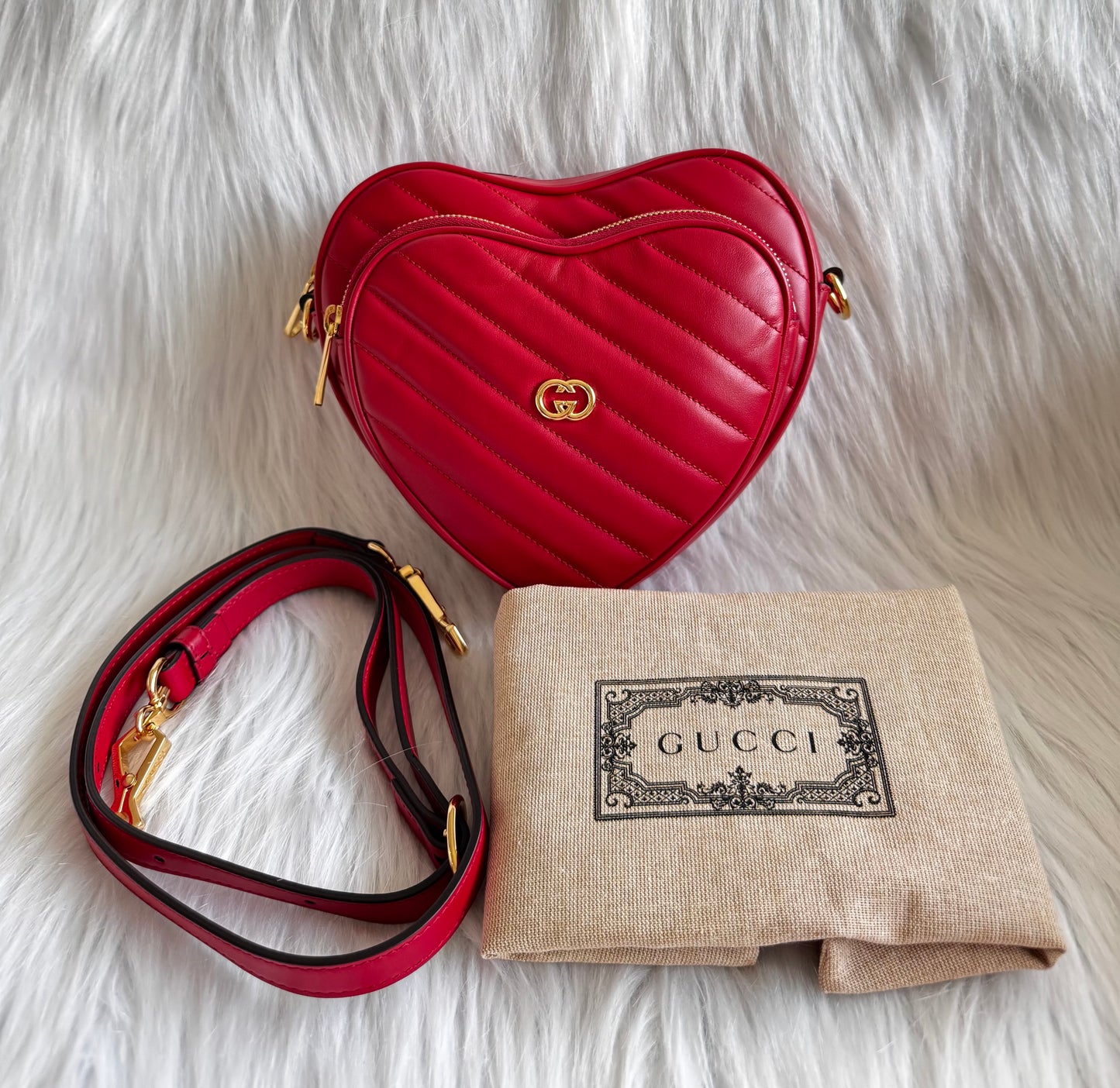 حقيبة كتف صغيرة Gucci GG Marmont - حمراء