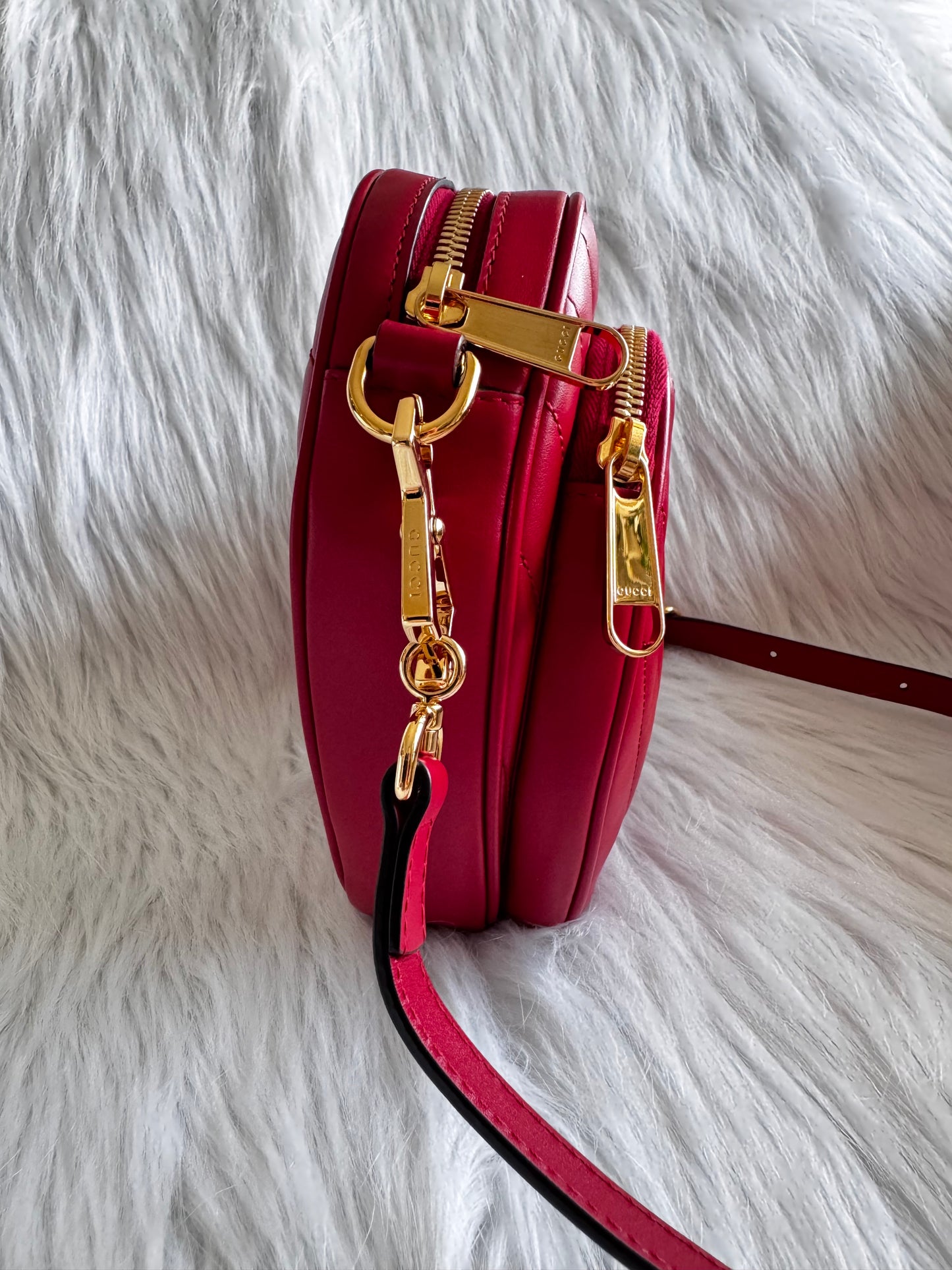 حقيبة كتف صغيرة Gucci GG Marmont - حمراء