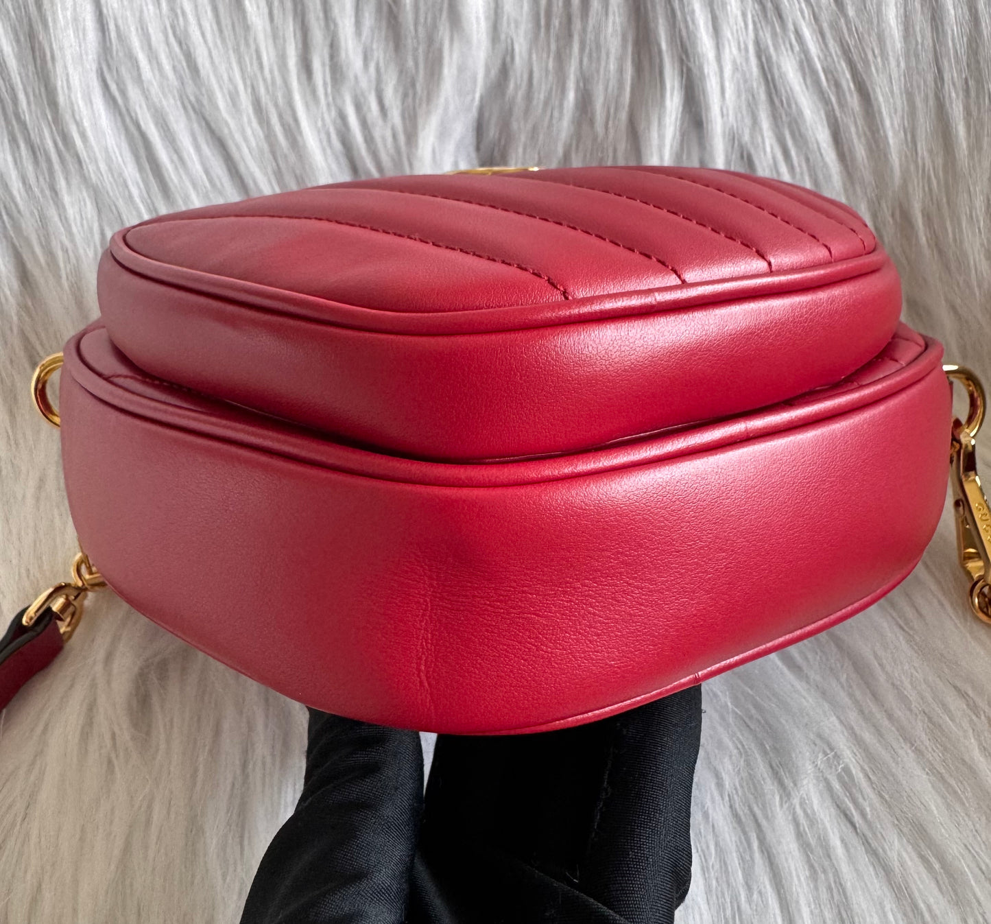 حقيبة كتف صغيرة Gucci GG Marmont - حمراء