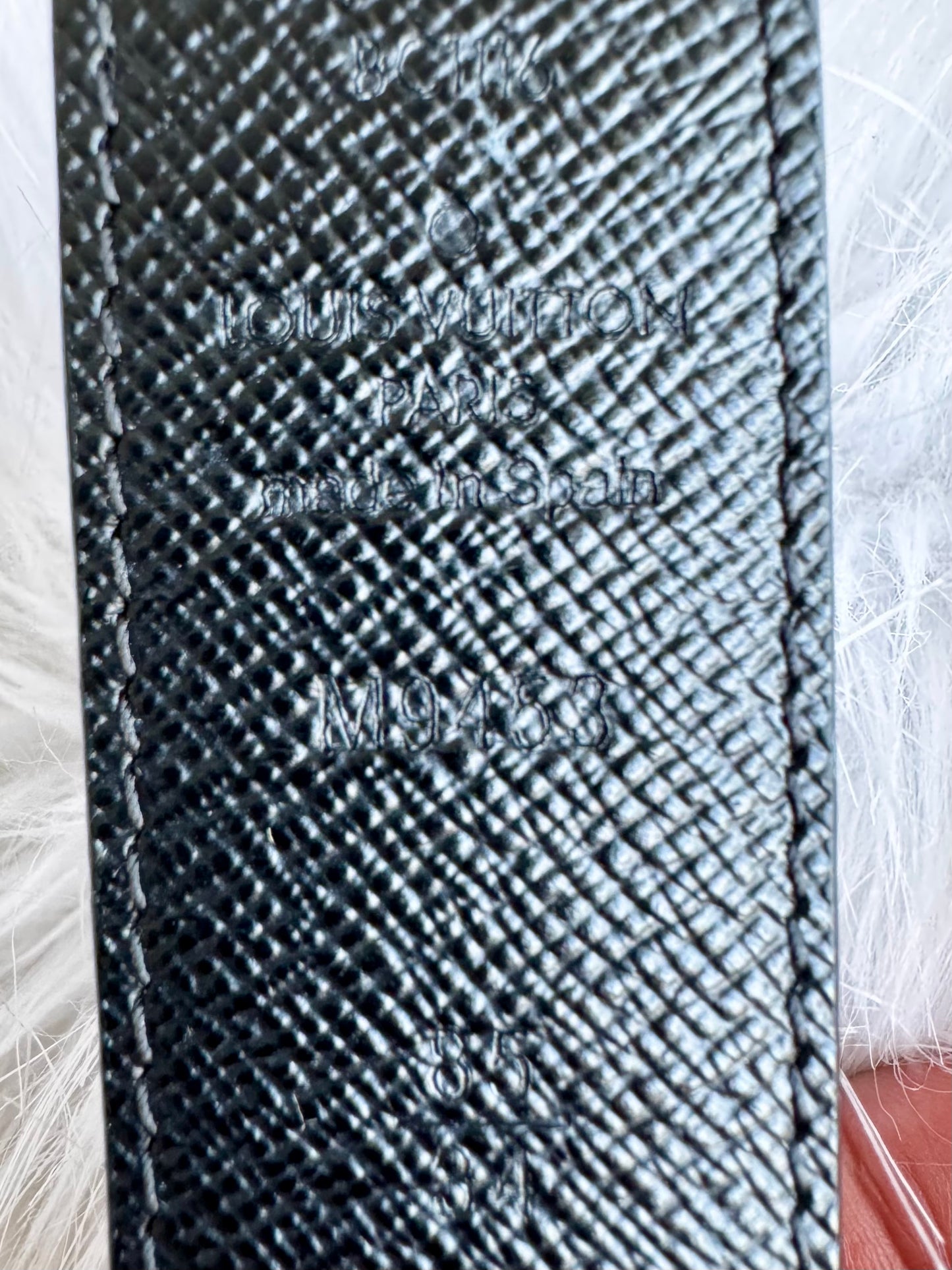 قلادة Louis Vuitton Essential V