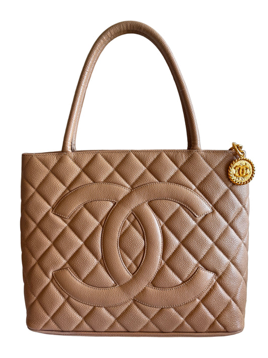 حقيبة شانيل شوكو بار بسلسلة من الجلد مع حقيبة شانيل كانفاس مجانية