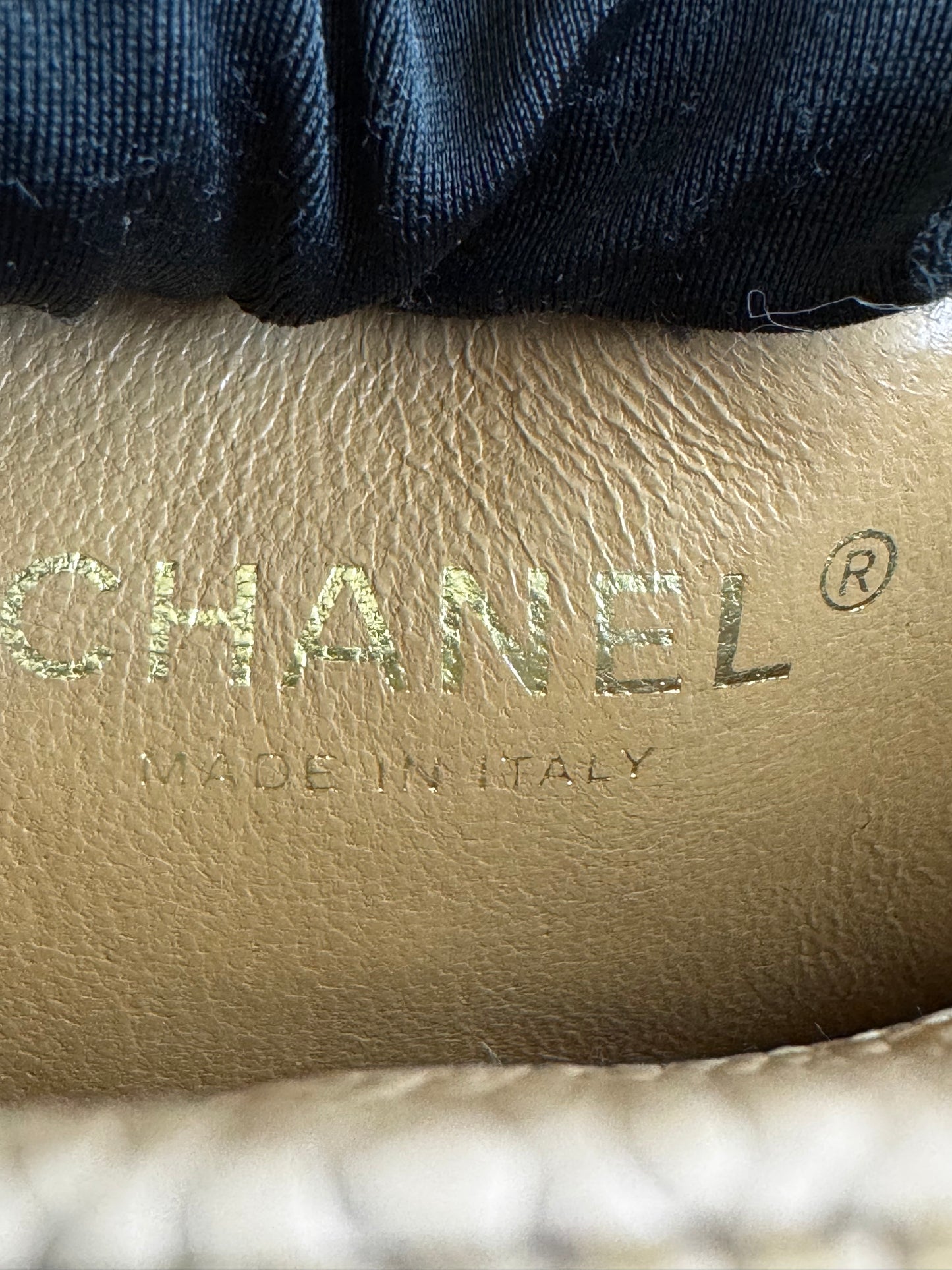 حقيبة شانيل شوكو بار بسلسلة من الجلد مع حقيبة شانيل كانفاس مجانية