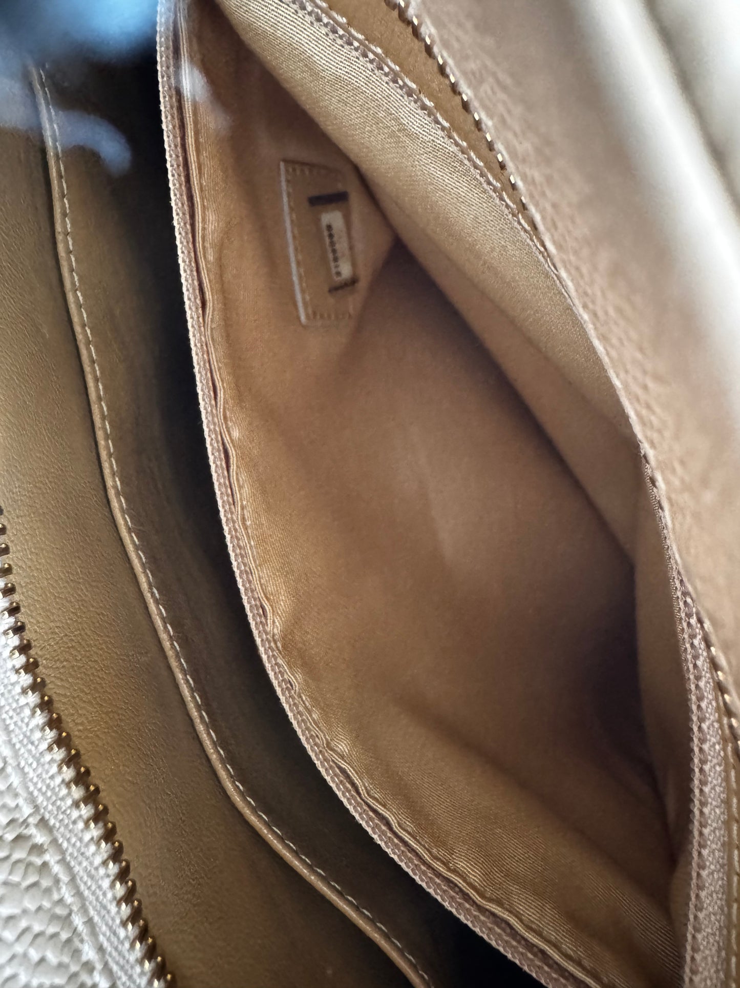 حقيبة شانيل شوكو بار بسلسلة من الجلد مع حقيبة شانيل كانفاس مجانية