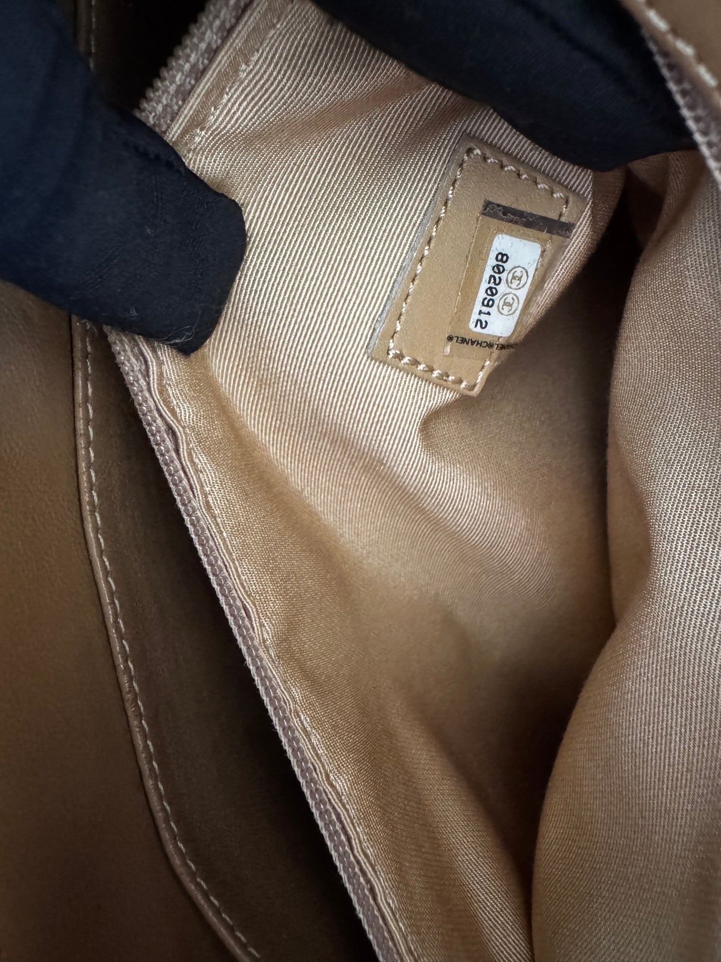 حقيبة شانيل شوكو بار بسلسلة من الجلد مع حقيبة شانيل كانفاس مجانية