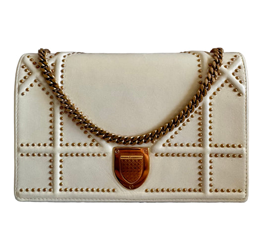 حقيبة كتف تروتر باللون الأزرق الداكن من كريستيان ديور