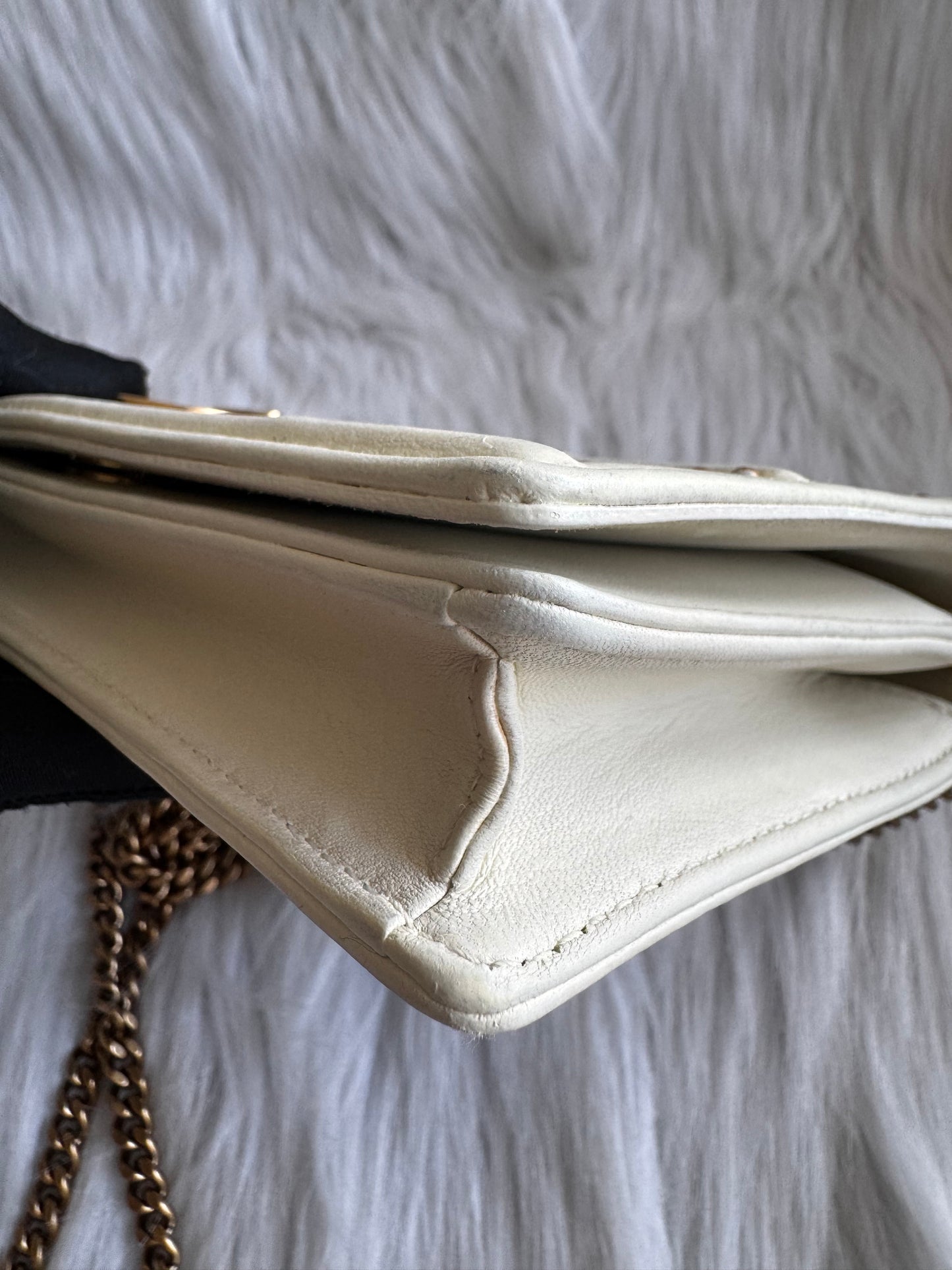 حقيبة كتف تروتر باللون الأزرق الداكن من كريستيان ديور