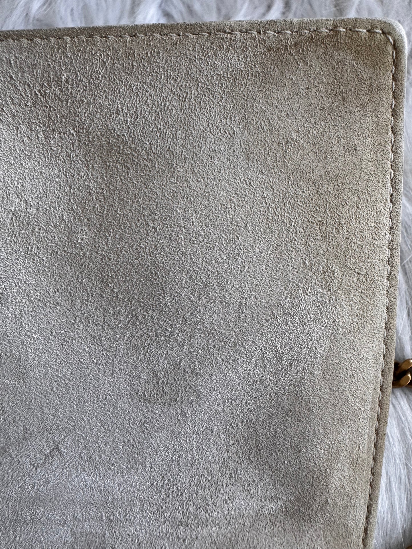 حقيبة كتف تروتر باللون الأزرق الداكن من كريستيان ديور