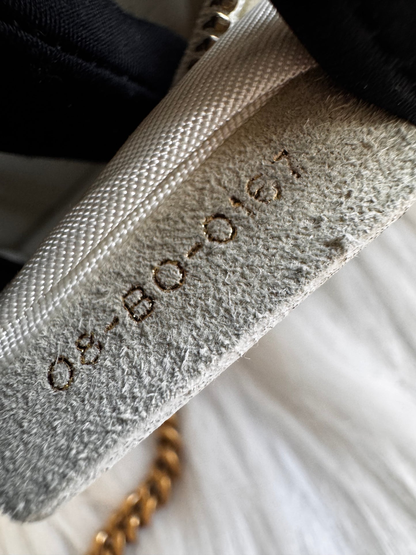 حقيبة كتف تروتر باللون الأزرق الداكن من كريستيان ديور