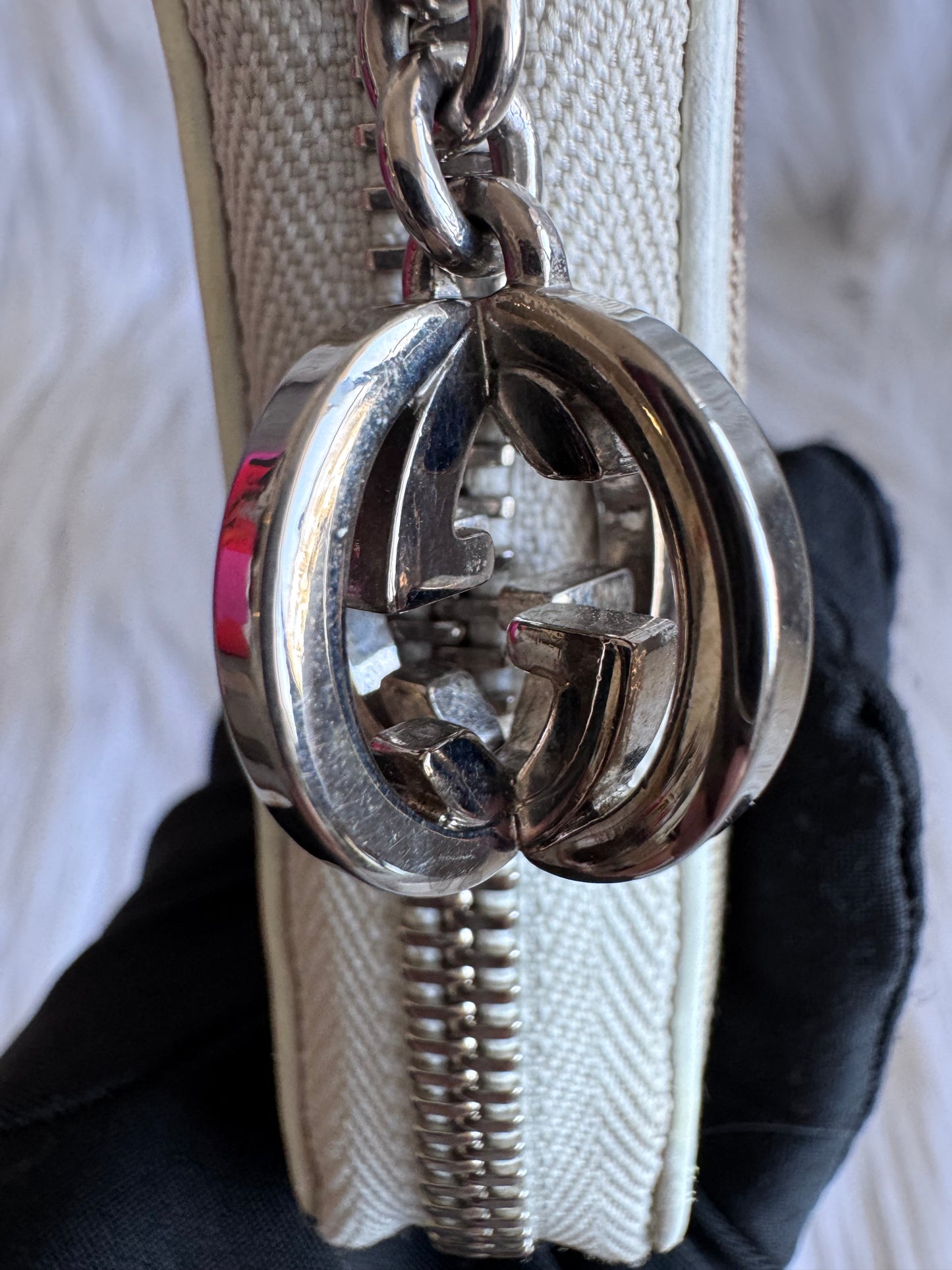 محفظة Gucci GG Marmont بسحاب دائري - أسود