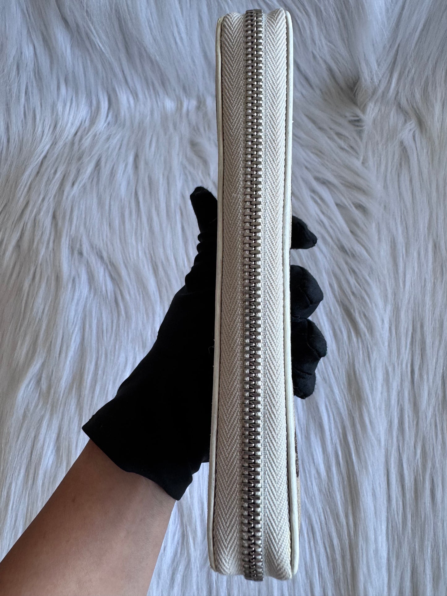 محفظة Gucci GG Marmont بسحاب دائري - أسود