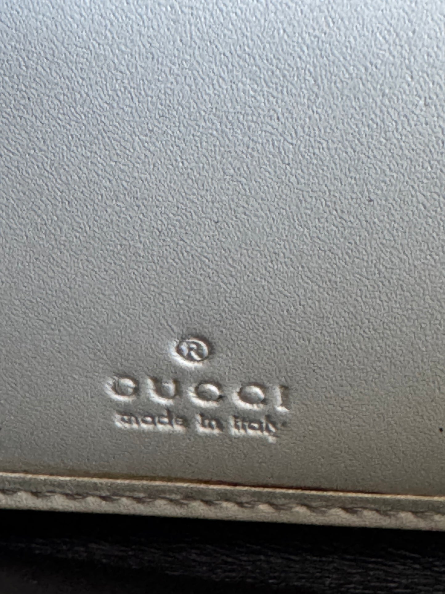محفظة Gucci GG Marmont بسحاب دائري - أسود