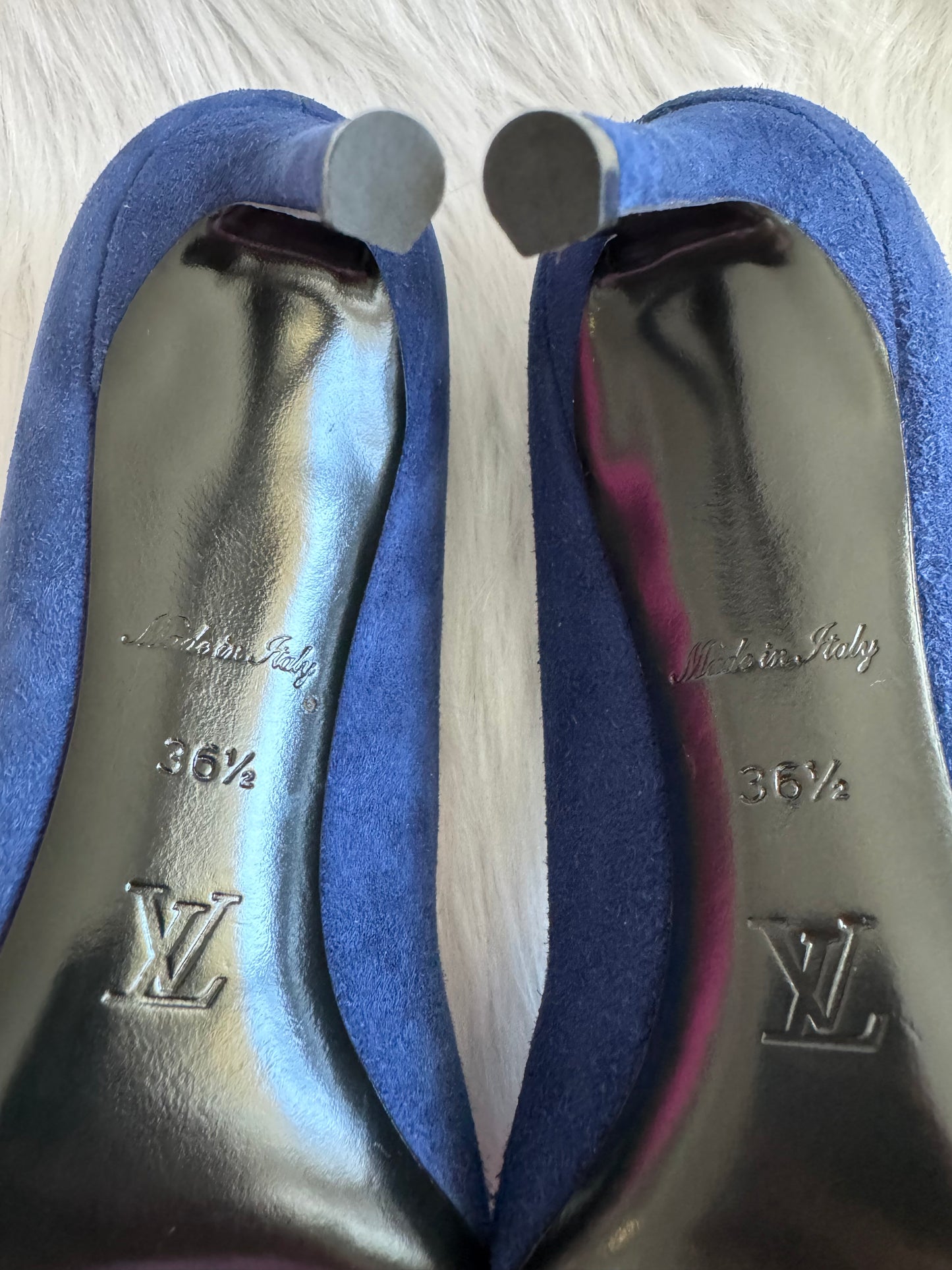 Louis Vuitton Madeleine Line Suede Blue Pump size 36.5