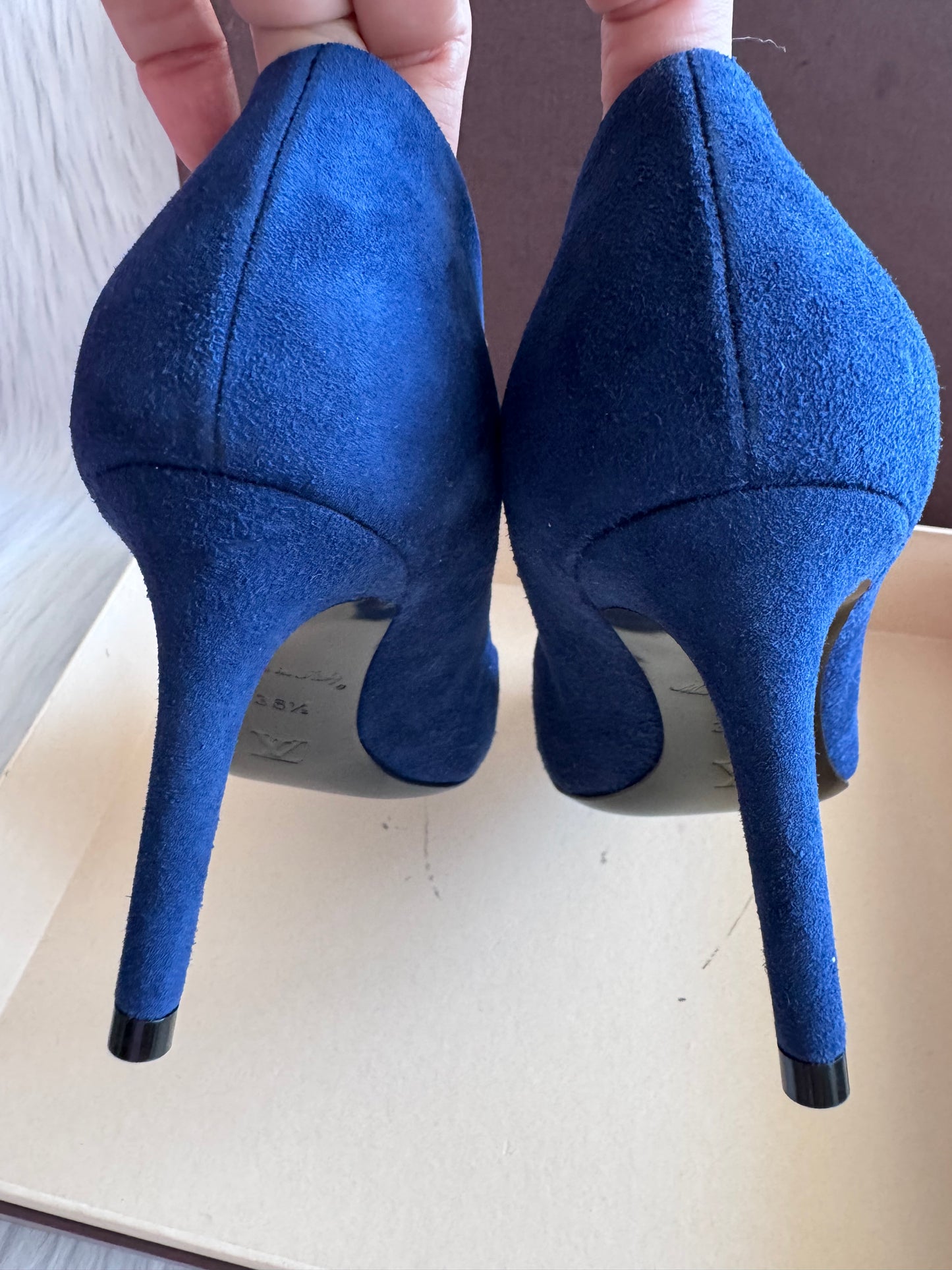 Louis Vuitton Madeleine Line Suede Blue Pump size 36.5