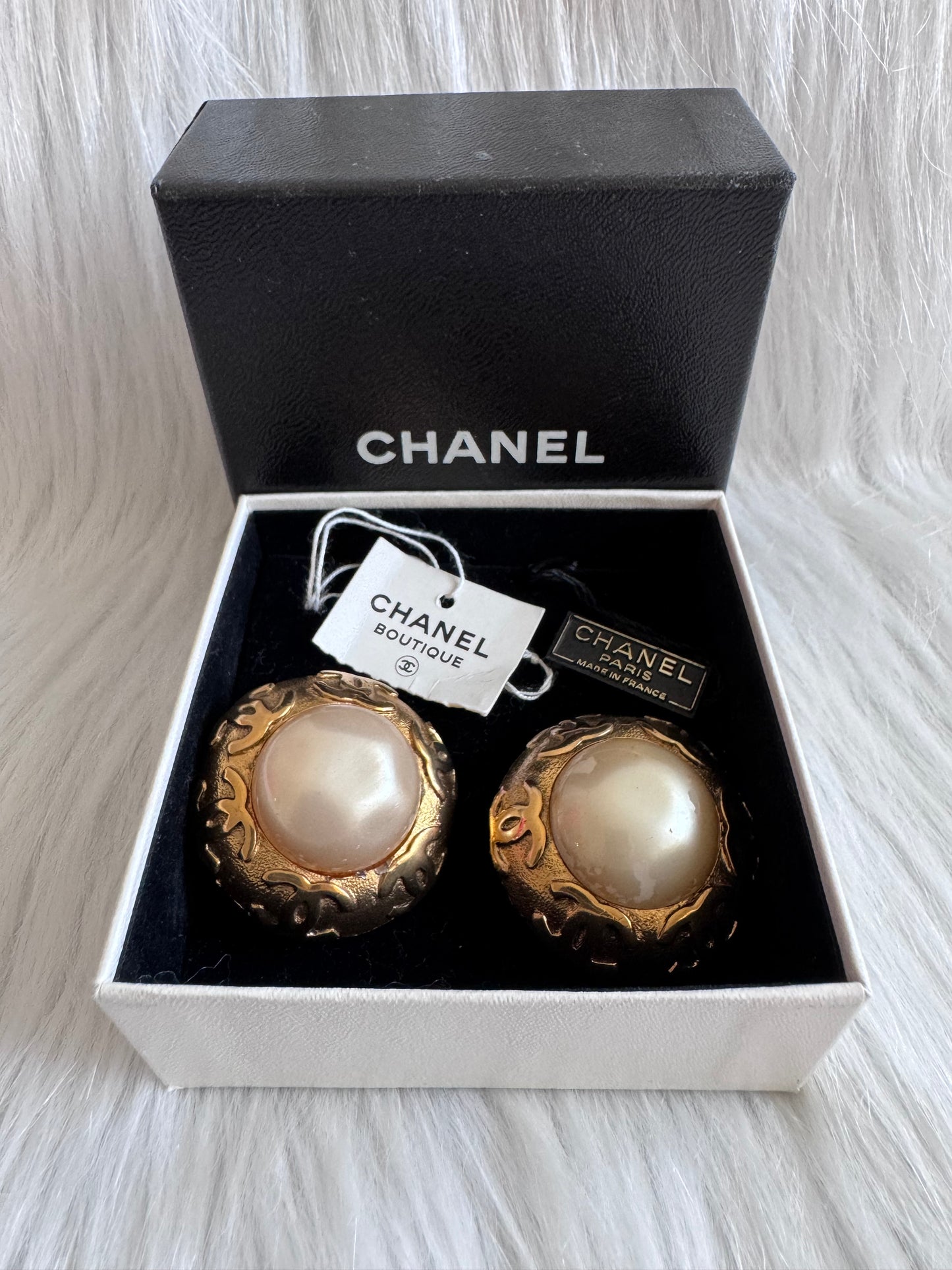 Chanel CC Logo Pearl Clip-On earrings