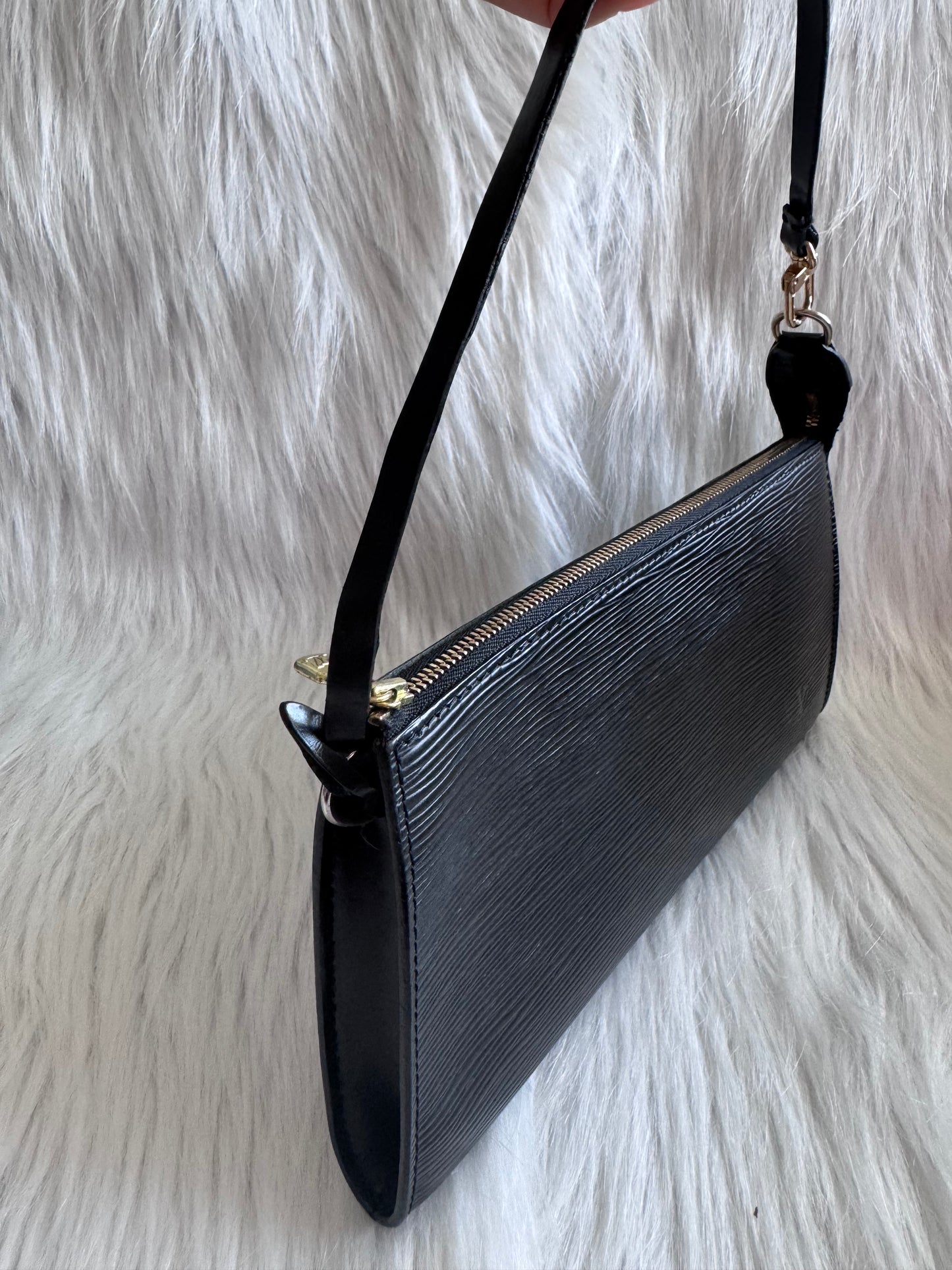 Louis Vuitton Epi Pochette Accessoires Black Shoulder Bag