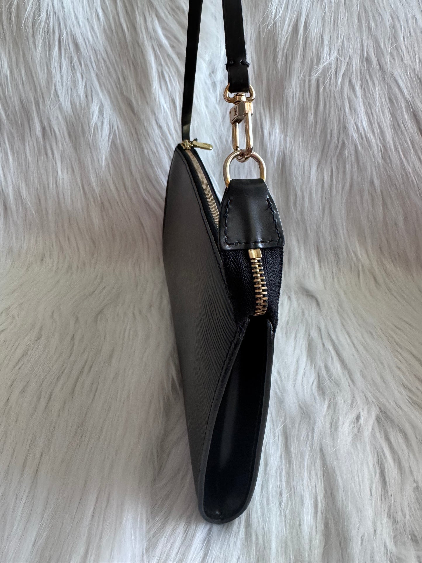 Louis Vuitton Epi Pochette Accessoires Black Shoulder Bag