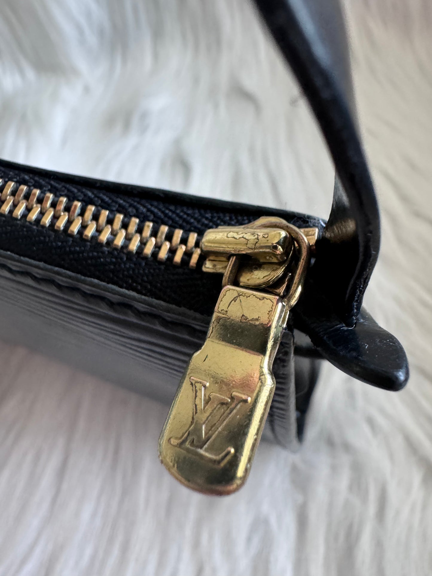 Louis Vuitton Epi Pochette Accessoires Black Shoulder Bag