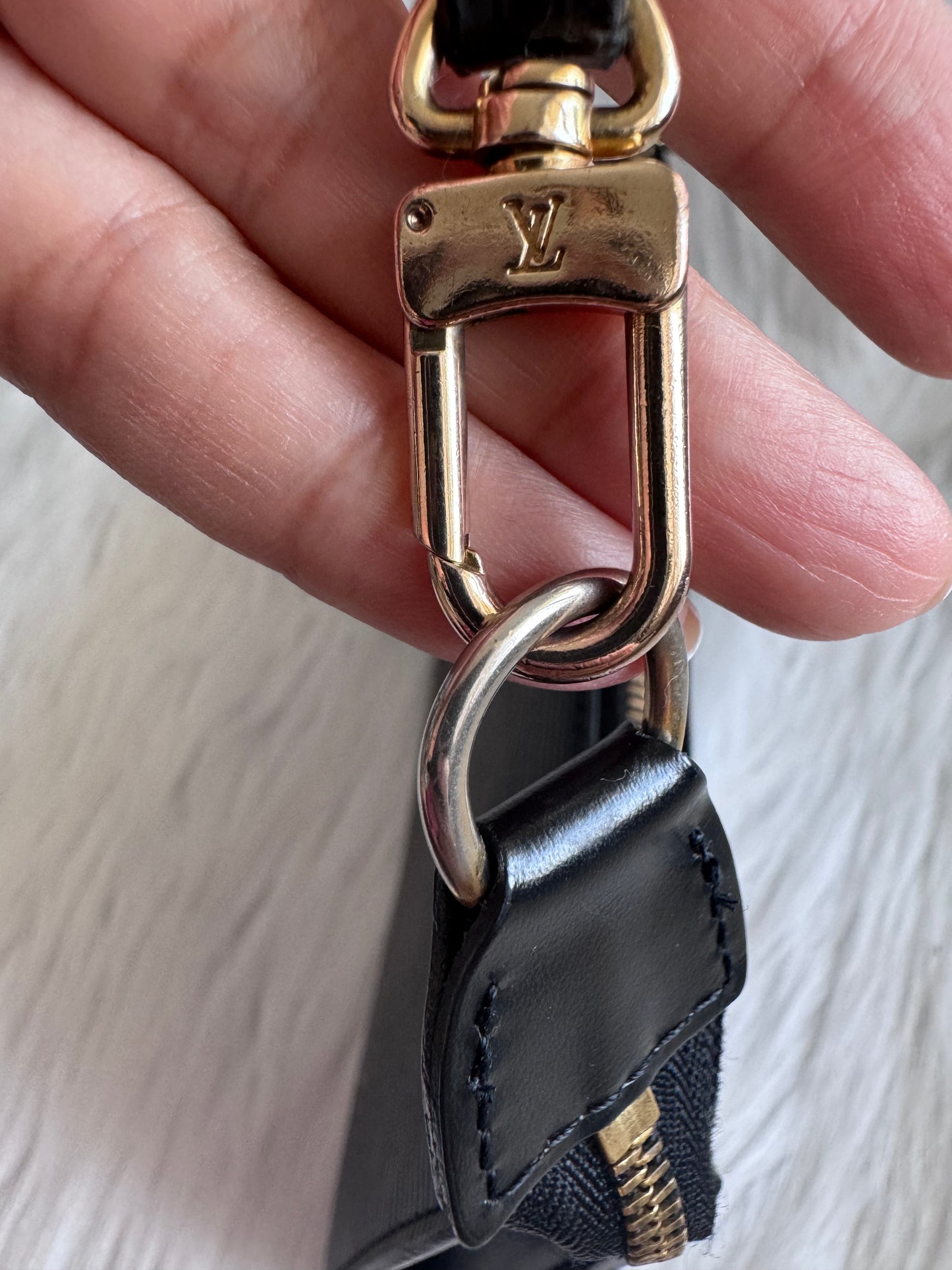 Louis Vuitton Epi Pochette Accessoires Black Shoulder Bag