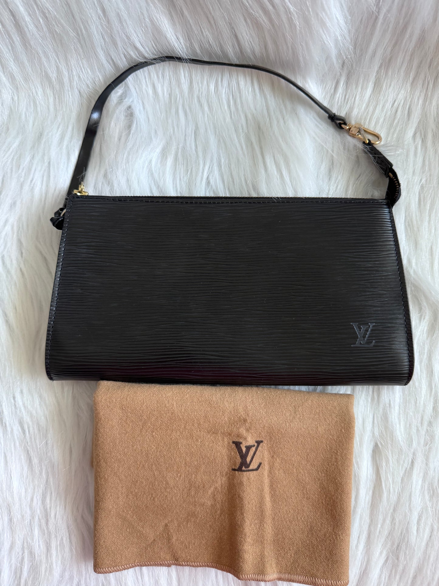Louis Vuitton Epi Pochette Accessoires Black Shoulder Bag