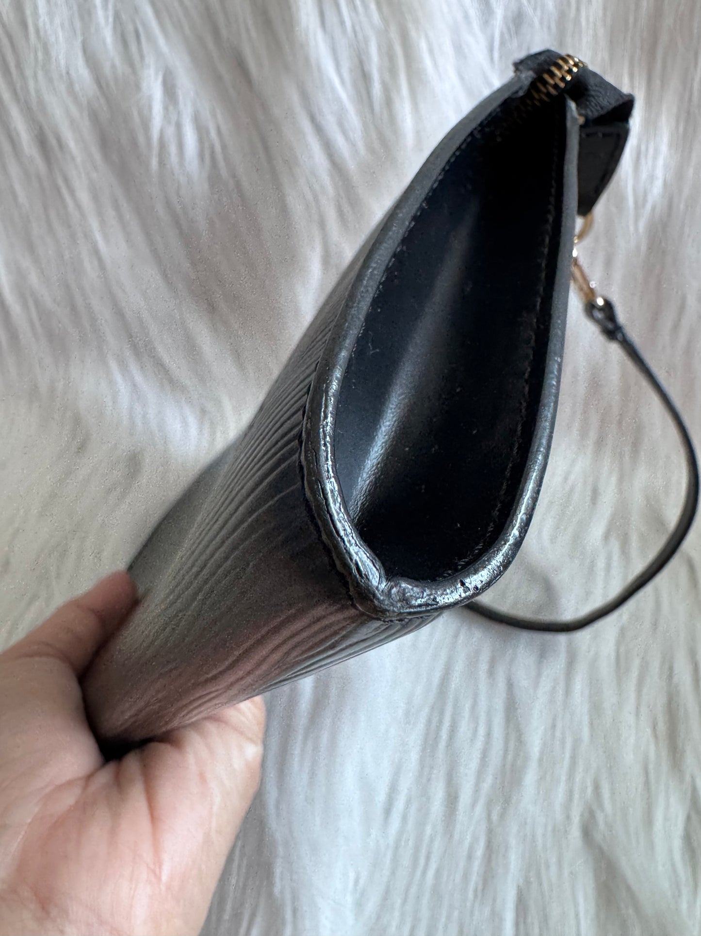 Louis Vuitton Epi Pochette Accessoires Black Shoulder Bag