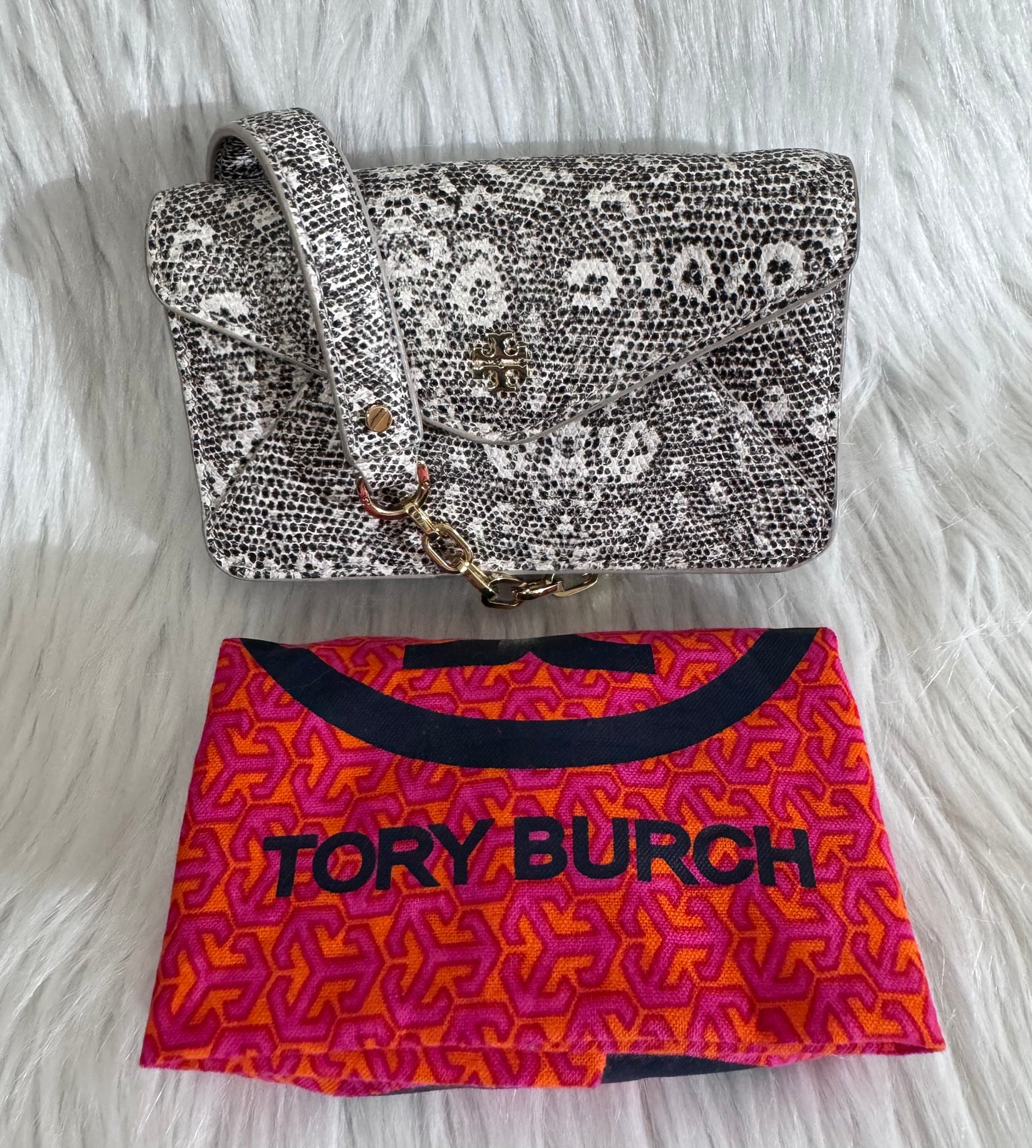 Tory Burch Robinson Envelope Chain Wallet