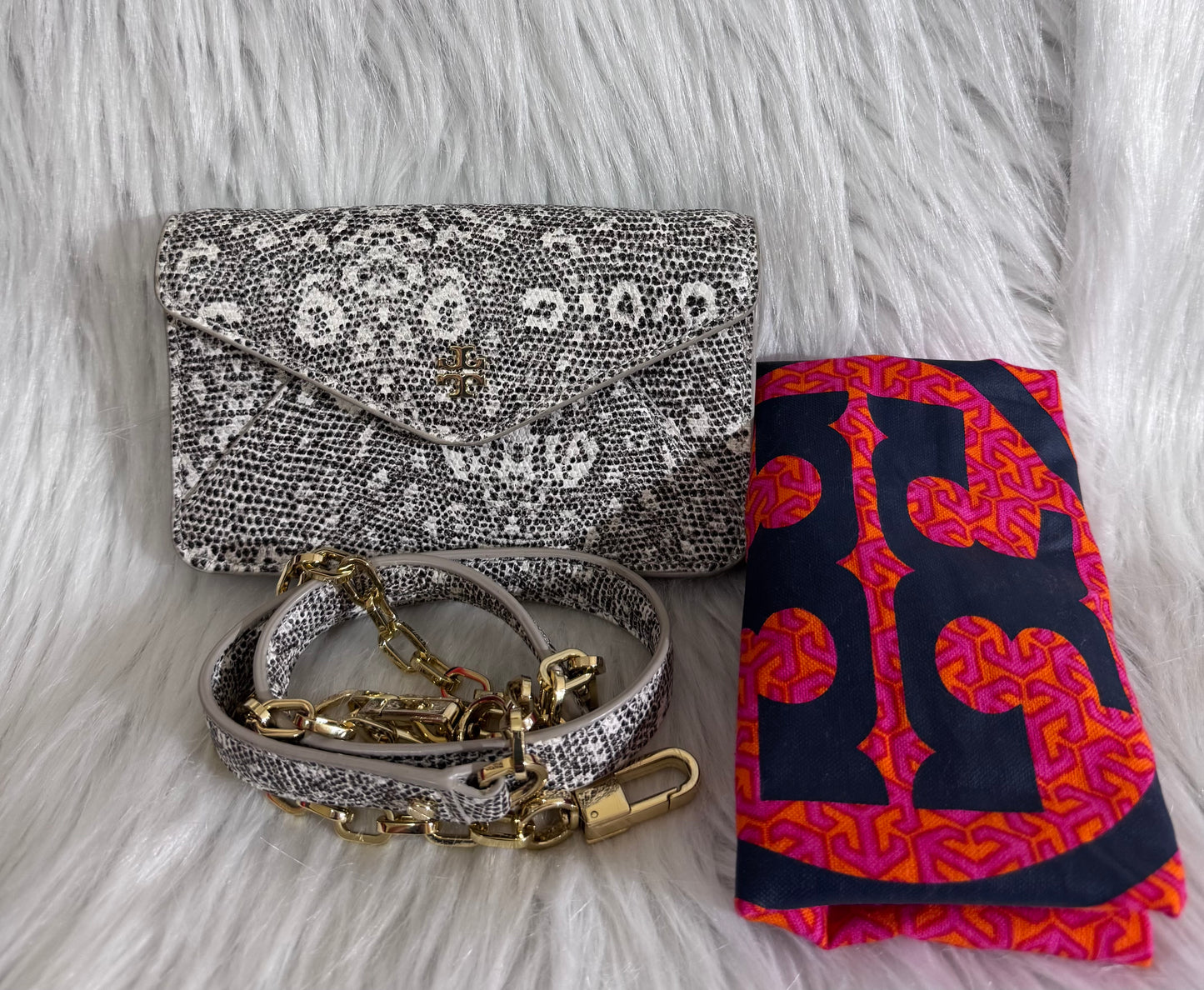 Tory Burch Robinson Envelope Chain Wallet